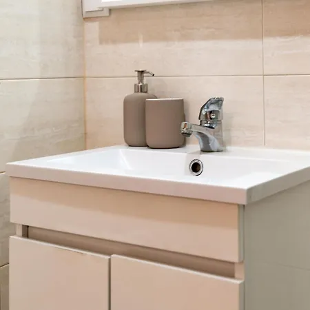 Appartement With Private Terrace 250m To Largo Intendente