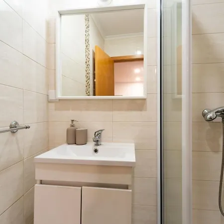 아파트 With Private Terrace 250m To Largo Intendente 리스본