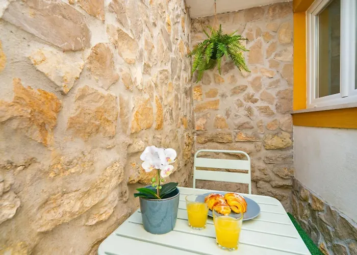 With Private Terrace 250m To Largo Intendente Daire Lisboa