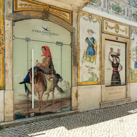 Апартаменты With Private Terrace 250m To Largo Intendente Лиссабон