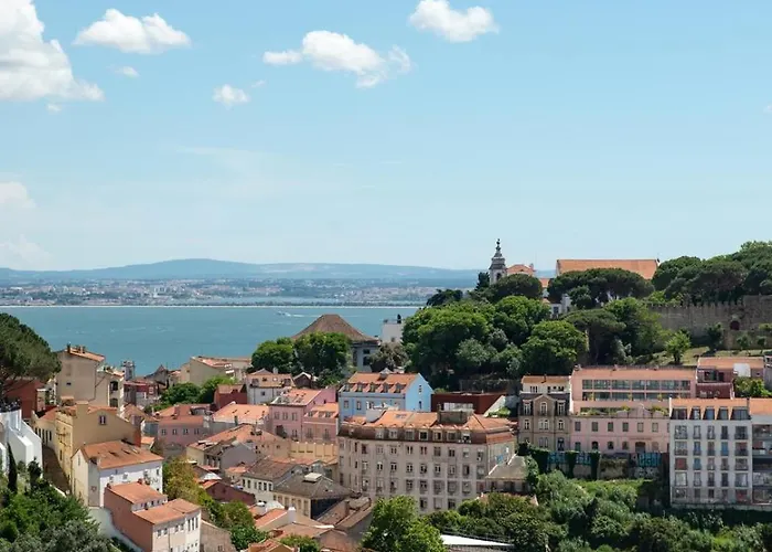 Apartamento With Private Terrace 250m To Largo Intendente Lisboa